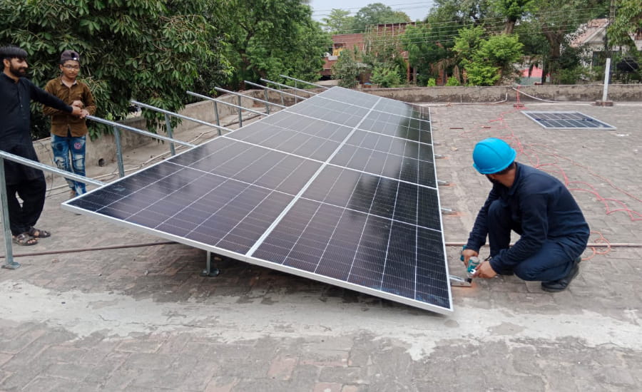 Solar Installation (Residential & Commercial)